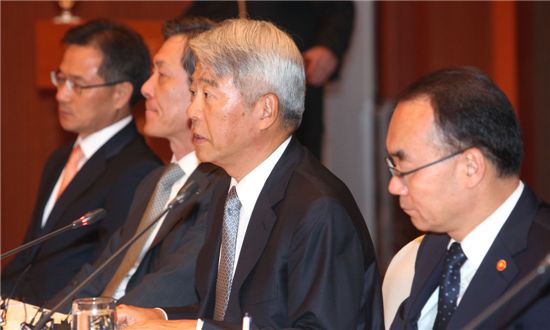 [포토] 전경련, 박재완 장관 초청 '경제정책위' 개최