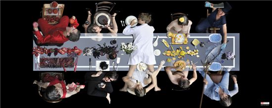 ▲ '테이블 매너', 2011, 사진
