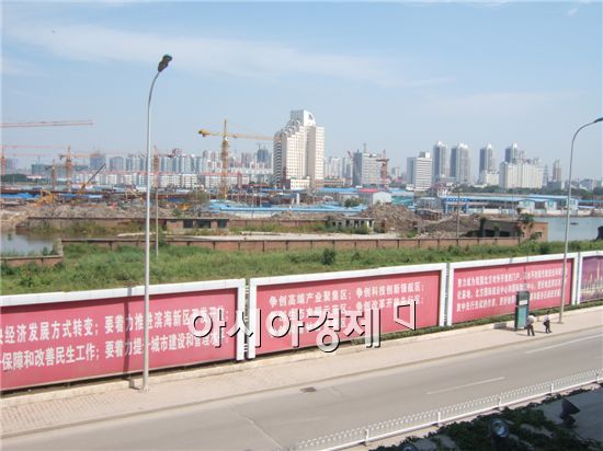 [르뽀] 중국 간 송영길 시장 '복통'에 시달리다