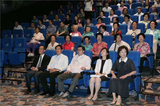 관악구, 추석 앞두고 어르신들께 무료 영화 관람 