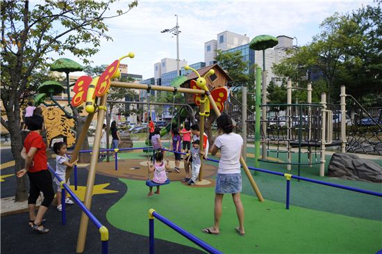 LH, 진주 범골 친환경 놀이터 리모델링 완료