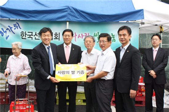 선주협회, '바다사랑의 쌀' 동대문구 소외계층 전달