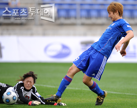 [포토] 김현중 '발 끝으로 톡~'