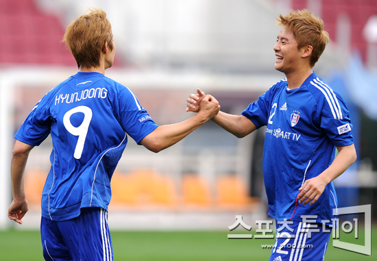 [포토] 축구장의 한류스타 '득점 성공(?)'