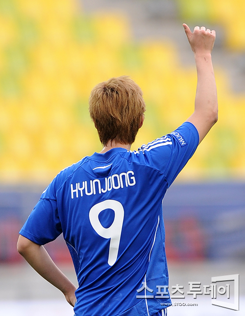 [포토] 엄지손가락 치켜든 김현중 '골인은 아니지만'