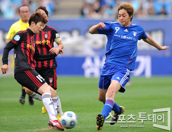 [포토] 김현중 '한 발 늦었네~'