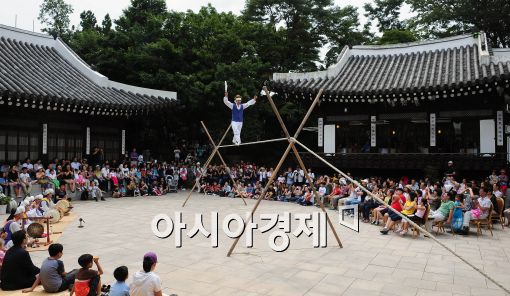 [포토]추석날 펼쳐진 외줄타기