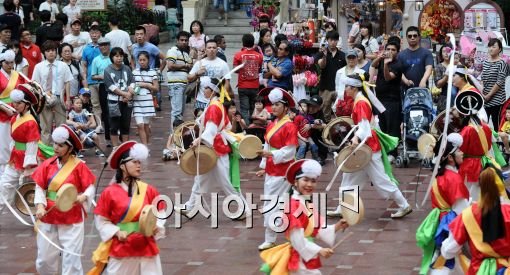 [포토]놀이공원에서 민속놀이를 즐기자