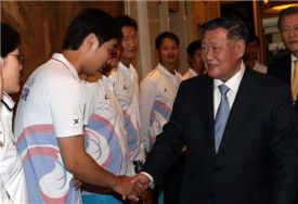 정몽구 회장이 2008년 베이징올림픽을 앞두고 양궁국가대표 선수단의 선전을 기원하는 격려 및 만찬행사를 가졌다.