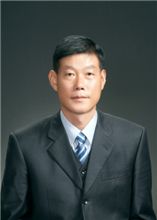 2011년 중증장애인 일괄 채용시험에서 최고령으로 합격한 김재동씨.