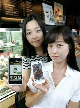 LG유플러스는 커피, 피자, 패밀리 레스토랑 식사권 등 다양한 상품을 가족, 친구, 연인에게 스마트폰으로 언제 어디서든 선물할 수 있는 스마트 쿠폰 서비스 ‘기프트 유(gift U)’ 애플리케이션을 출시한다고 15일 밝혔다.
