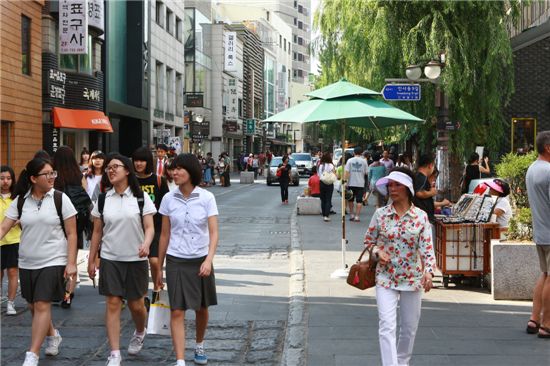 인사동 길 넓어져 