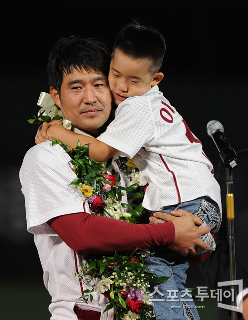 [포토] 이숭용 '행복했던 선수 생활이었습니다'