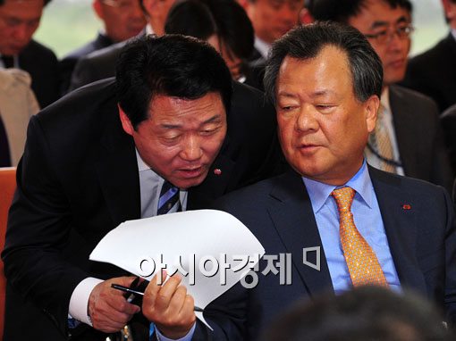 [포토] 국감에 참석한 한전 사장과 부사장