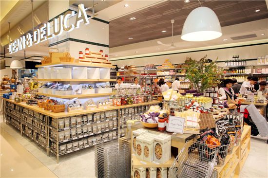 개장 한 달 된 딘앤델루카, 식도락의 메카로…