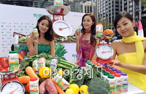[포토]한국야쿠르트, '하루야채로' 건강 챙기세요!