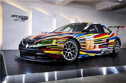 ▲ 제프 쿤스의 BMW 아트 카