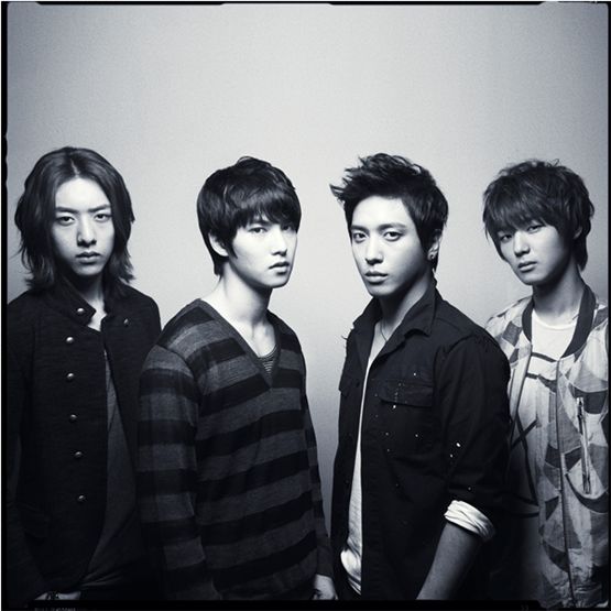 CNBLUE reveals cover and pictures for 1st Japanese major album 