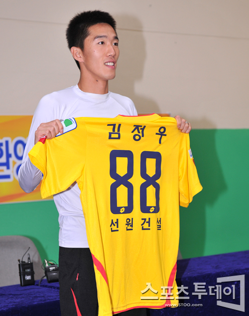 [포토] 김정우 '다시 노란 유니폼 입습니다'