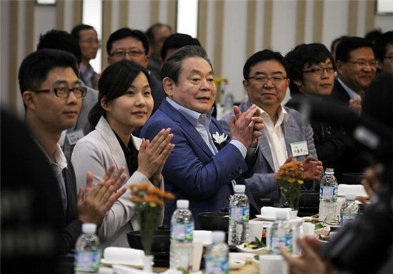 이건희 회장이 말하는 반도체업계발 태풍이란?