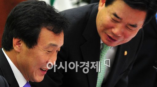 [포토] 속삭이는 손학규·김진표