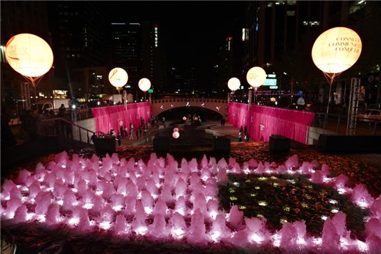 지난해 서울 청계 광장에서 진행된 점등 행사 모습. 
