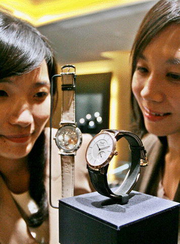 [포토]갤러리아百, 세계에서 가장 얇은 오토매틱 시계 선보여