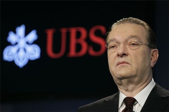 그뤼벨 UBS CEO 결국 사퇴