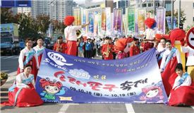 [가을축제 알고 가면 즐거움이 2배②]9~11월 가을	 ‘흥겨운 난장’ “이런 축제  들어봤니?”