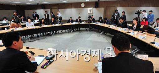[포토] 학생회장들과 대학 현안 논의하는 교과부 장관