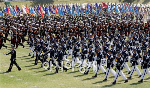 [2011 국감]급여 압류당하는 군인 급증... 계급 중 상사 최다