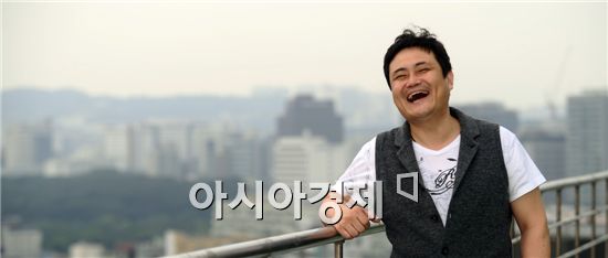 더 이상 '허리케인 블루'는 없다! - 연극 '너와 함께라면'으로 돌아온 개그맨 김진수