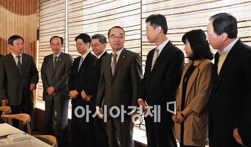 [포토] 민관경제 전문가 만나는 박재완 장관