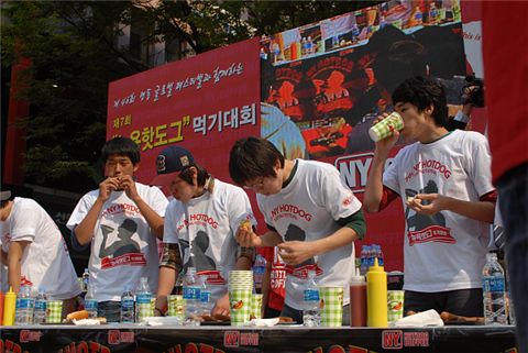 핫도그 식신들, "16일 명동에서 한판 붙자"