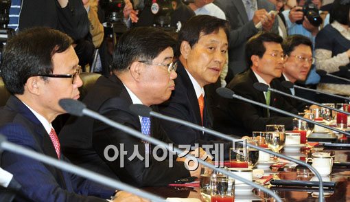 [포토] '김석동 위원장, 무슨 말씀 하시나?'