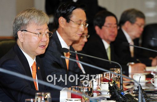 [포토] 발언하는 김석동 위원장