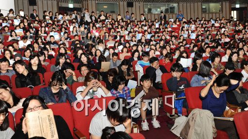 [포토]복도 가득 메운 교육열기