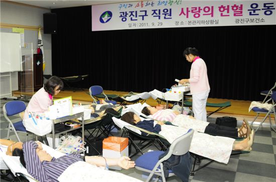 광진구청 직원들의 헌혈 동참 