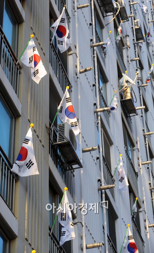 [포토]국경일 태극기를 달자!