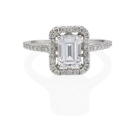 1캐럿 바케트 컷 다이아몬드 반지는 리즈 갤러리 제품.