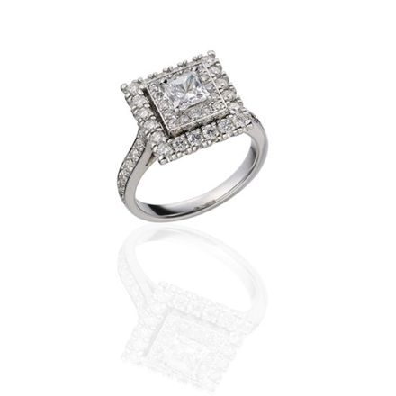 0.5캐럿 프린세스 컷 다이아몬드 반지는 리즈 갤러리 제품.