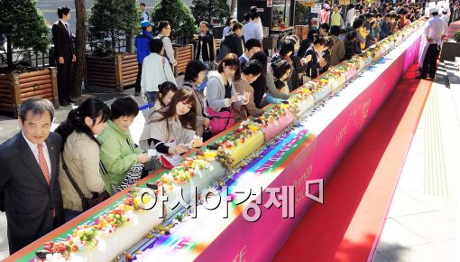 [포토]32m 롤케이크 구경하세요!