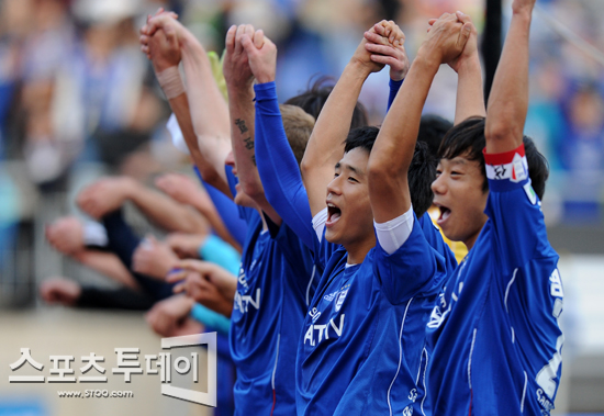 수원, '슈퍼매치'서 서울에 1-0 승리..3위 도약