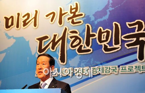 [포토] 한국경제50주년 미래 비전 제시하는 허창수 회장