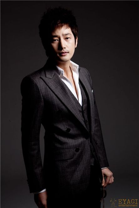 Park Si-hoo cast as male lead in upcoming film 