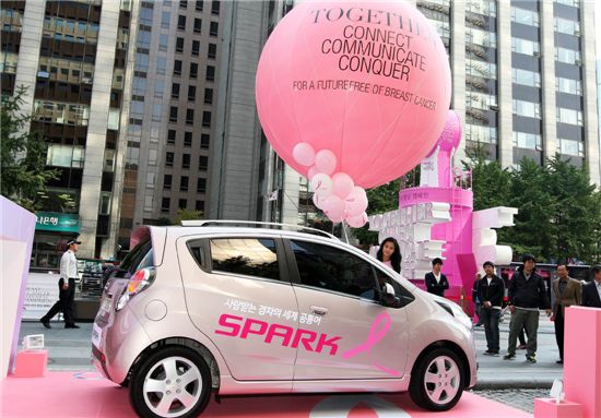 한국GM이 2011 핑크리본 캠페인 공식 후원사로 참여했다.