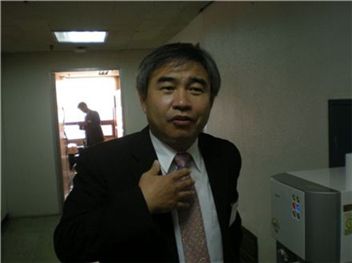 4일 서울시교육연구정보원에서 만난 양희섭 백석중 교장이 '중학생 학습부진'에 대한 자신의 생각을 전하고 있다.