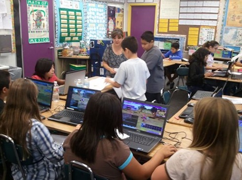 '로즈 온라인'으로 수학을 배우고 있는 미국 초등학교 수업 현장