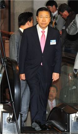 정준양 포스코 회장이 지난 5일 서울 장충동 신라호텔에서 열린 전국경제인연합회 창립 50주년 기념 행사장에 참석하고 있다.