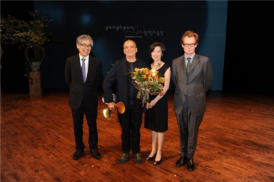 [포토]제 4회 양현미술상 수상자와 함께
